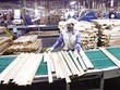 Trong tháng 7/2023, các doanh nghiệp ngành chế biến gỗ và nội thất bắt đầu đón đơn hàng xuất khẩu trở lại. Ảnh: Đ.T