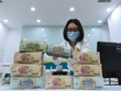 Trong bối cảnh tín dụng tăng chậm, ngân hàng “tồn kho” tiền, một số nhà băng mời chào vay vốn với lãi suất rất thấp. Ảnh: Dũng Minh