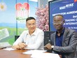 Doanh nhân Nguyễn Ngọc Luận ký kết hợp tác với đối tác tại châu Phi để phân phối hàng hóa đến một số quốc gia ở châu lục này