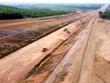 Tuyến cao tốc Dầu Giây - Phan Thiết trong giai đoạn thi công nền đường