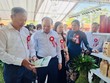 Lãnh đạo tỉnh Thái Bình, các sở ngành và huyện Vũ Thư tham quan các gian hàng tại Hội chợ