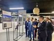 Công chúng ngắm nhìn một Việt Nam tươi mới, sống động qua các triển lãm ảnh.