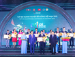 Ông Nguyễn Văn Hảo, Phó tổng giám đốc HDBank đại diện Ngân hàng nhận giải thưởng Top 100 doanh nghiệp bền vững Lễ trao giải CSI100 2023 do Liên đoàn Thương mại và Công nghiệp Việt Nam(VCCI) tổ chức