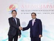 Thủ tướng Nhật Bản Kishida Fumio đón Thủ tướng Phạm Minh Chính dự lễ khai mạc Hội nghị cấp cao kỷ niệm 50 năm quan hệ ASEAN-Nhật Bản - Ảnh: VGP/Nhật Bắc
