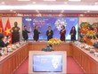 Các đại biểu ấn nút phát động Giải thưởng ảnh và video clip “Công nghệ từ trái tim - Technology with heart”.
