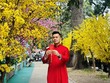 Anh Huỳnh Tấn Đạt, Chủ tịch Hội Sinh viên Việt Nam tại Úc chụp ảnh kỷ niệm nhân dịp cuối năm tại TP.HCM.