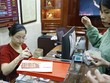 Thị trường vàng trong nước liên tục “nóng” theo diễn biến của thị trường thế giới.