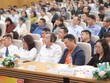 Số lượng cổ đông tham dự đại cổ đông thường niên 2024 của FPT vượt quá dự kiến, khiến Ban tổ chức phải bố trí thêm phòng họp phụ
