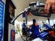 Giá xăng giảm gần 700 đồng/lít