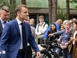 Tổng thống Pháp Emmanuel Macron rời điểm bầu cử Quốc hội ở Le Touquet ngày 30/6/2024. (Ảnh: THX/TTXVN)