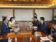 Chủ tịch UBND tỉnh Quảng Trị Võ Văn Hưng (trái ảnh) làm việc với nhà đầu tư tại Hàn Quốc