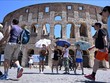 Khách du lịch tham quan Đấu trường La Mã ở Rome, Italy ngày 12/7/2024. Ảnh: THX/TTXVN