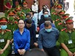 Bà Trương Mỹ Lan (cựu Chủ tich HĐQT Tập đoàn Vạn Thịnh Phát) và các bị cáo khác tại tòa.