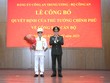 Tân Thứ trưởng Bộ Công an Đặng Hồng Đức nhận Quyết định.
