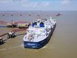 Tàu chở khí đốt hóa lỏng của Nga cập cảng Trung Quốc. Ảnh: AFP/TTXVN