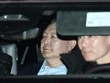 Tổng thống Hàn Quốc bị luận tội Yoon Suk Yeol được áp giải đến trung tâm giam giữ Seoul sau khi bị thẩm vấn tại Gwacheon, ngày 15/1/2025. Ảnh: YONHAP/TTXVN