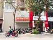 Nhiều cửa hàng mặt phố tại Hà Nội treo biển cho thuê cả tháng mà chưa tìm được khách (Ảnh: Đức Thanh)