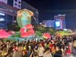 TP.HCM: Đông đảo người dân và du khách thưởng ngoạn đường hoa Nguyễn Huệ Tết Ất Tỵ 2025 