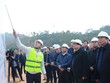 Lãnh đạo doanh nghiệp dự án báo cáo Thủ tướng tiến độ 2 dự án cao tốc trên địa bàn Cao Bằng và Lạng Sơn.