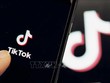 Biểu tượng ứng dụng TikTok trên màn hình điện thoại di động. Ảnh: Kyodo/TTXVN