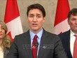 Thủ tướng Canada Justin Trudeau (giữa) trong cuộc họp báo về vấn đề thuế quan với Mỹ tại Ottawa, ngày 1/2/2025. Ảnh: THX/TTXVN