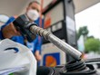 Giá xăng dầu cùng tăng từ 20-400 đồng mỗi lít, kg từ hôm nay, 13/2.