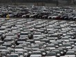 Ô tô nhập khẩu tại cảng Long Beach, California, Mỹ. Ảnh: Getty Images/TTXVN