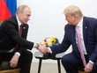 Tổng thống Nga Vladimir Putin (trái) và người đồng cấp Mỹ Donald Trump tại cuộc gặp ở Osaka, Nhật Bản ngày 28/6/2019. Ảnh: AA/TTXVN