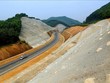 Một đoạn tuyến thuộc dự án đường cao tốc Bắc - Nam phía Đông. (Ảnh: Huy Hùng/TTXVN)