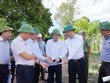 Phó chủ tịch UBND tỉnh Quảng Trị Phan Phong Phú (hàng đầu, thứ 3 từ phải ảnh) kiểm tra tiến độ thực hiện công trình Đường nối từ đường tránh Quốc lộ 1 đi nhánh Đông đường Hồ Chí Minh