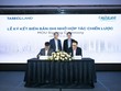 Đại diện Taseco Land và CapitaLand Development ký kết biên bản ghi nhớ hợp tác chiến lược.