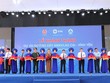 Các đại biểu tham dự lễ cắt băng khánh thành dự án. 