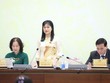 Phó chủ nhiệm Ủy ban Công tác đại biểu Tạ Thị Yên trả lời báo chí. Ảnh: Duy Linh.