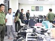 Khám xét thu giữ nhiều tang vật vụ lừa đảo tiền ảo do Nguyễn Văn Hạ cầm đầu.