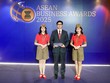 Đại diện Vietjet, Phó Giám đốc tài chính Nguyễn An Phú nhận giải "Doanh nghiệp xuất sắc nhất ngành du lịch Đông Nam Á" tại Giải thưởng Doanh nghiệp ASEAN 2025