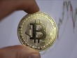 Đồng tiền kỹ thuật số Bitcoin. Ảnh: AFP/TTXVN