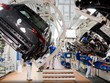 Dây chuyền sản xuất xe ô tô của Hãng Volkswagen tại nhà máy ở Wolfsburg, Đức. Ảnh: DPA/TTXVN 