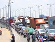 Tuyến đường dẫn vào cảng Cát Lái hiện nay vẫn thường xuyên xảy ra ùn tắc - Ảnh: Lê Anh