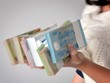 Nhân viên ngân hàng chóng mặt vì đổi tiền Tết