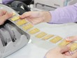 Thay vì hạn chế kinh doanh vàng miếng, nên có một sàn vàng quốc gia dưới sự quản lý của Ngân hàng Nhà nước