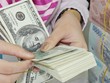Giá  USD bán ra trên thị trường tự do tuần qua có lúc lên đến 21.300 đồng/USD, cao nhất từ đầu tháng 10/2013