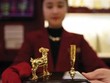 Nhiều hàng “độc” như tượng 12 con giáp, tượng thần tài, nhẫn hình đầu dê, đỉnh vàng, kim bài bằng vàng… phục vụ Tết