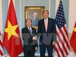 Chủ tịch Quốc hội Nguyễn Sinh Hùng đã có cuộc gặp thân mật Ngoại trưởng Hoa Kỳ John Kerry trong chuyến thăm chính thức Hoa Kỳ