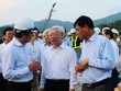 Tổng Bí thư Nguyễn Phú Trọng và Bí thư Tỉnh ủy Phú Yên Huỳnh Tấn Việt (bên phải) thăm công trình Dự án Hầm Đèo Cả