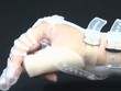 Găng tay robot, giúp người bị tê liệt có thể cầm nắm vật dụng