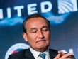 CEO United Airlines lao đao giữa scaldal đuổi khách