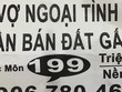 Các cò đất nghĩ ra rất nhiều chiêu trò, thậm chí phản cảm để mới chào người mua đất nền. Ảnh: Gia Huy