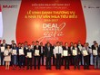Ban tổ chức vinh danh các doanh nghiệp có thương vụ tiêu biểu