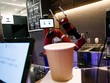 Robot tự động pha chế, phục vụ đồ uống ở Nhật Bản
