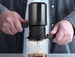 Pha cà phê cầm tay nhanh chóng chỉ trong 30 giây
